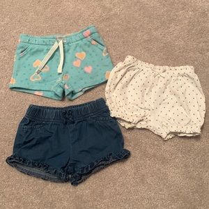 Carter’s Bundle of 3 Pairs of Infant Shorts - size 0-3 months
